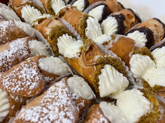 Feed Your Holiday Guests with Our Gift Boxes Filled with Sicilian Cannoli